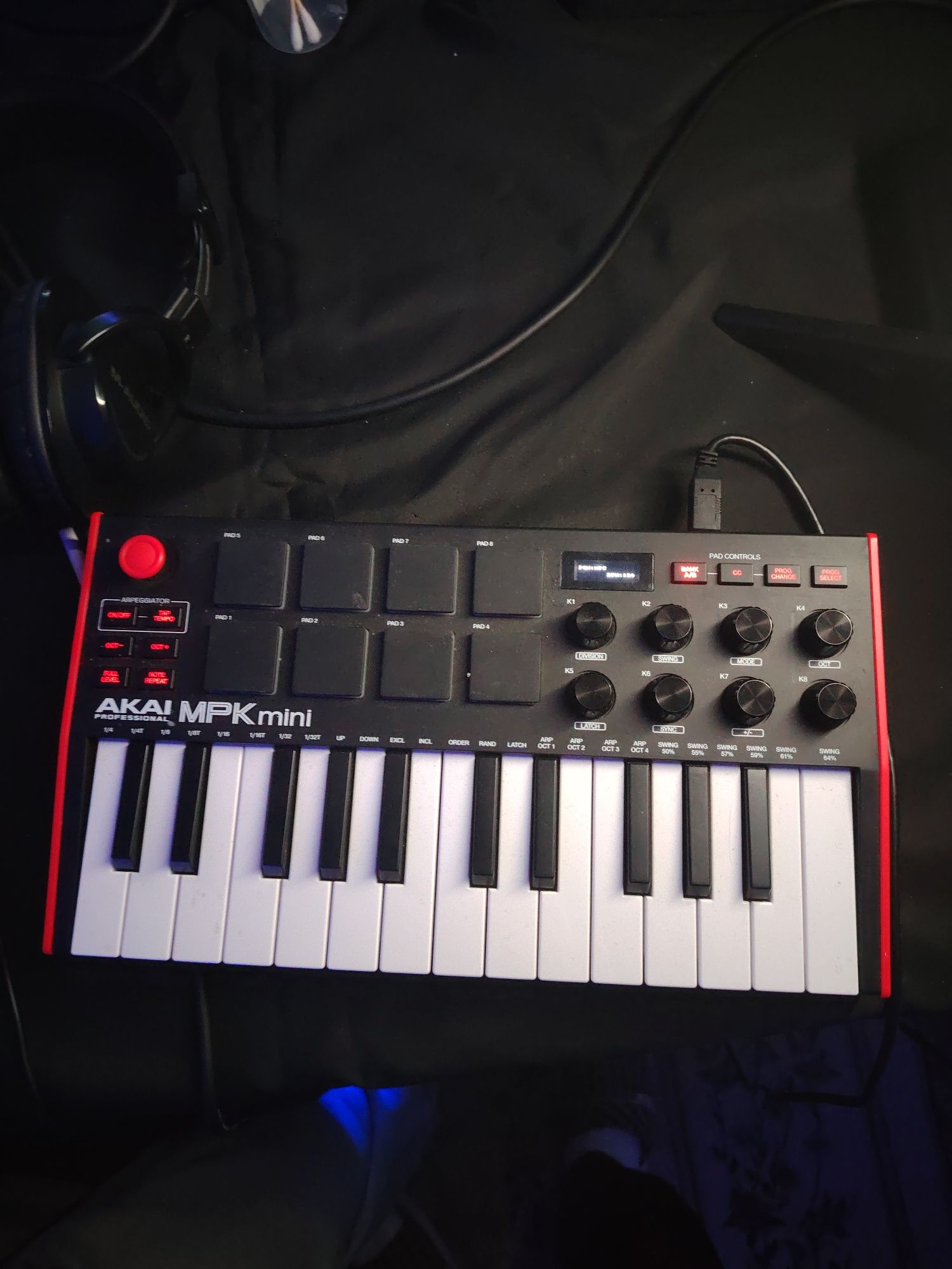 Midi клавиатура для битов