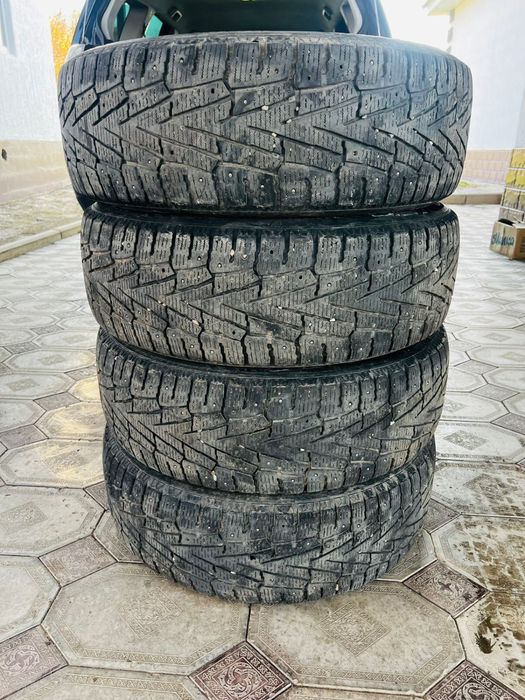 Продам шипованную резину на 18