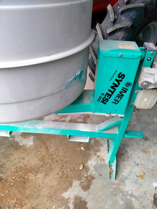 Vând betoniera imer 250s