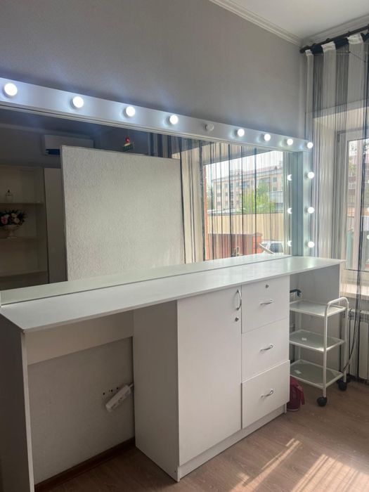 Стойка для салона красоты