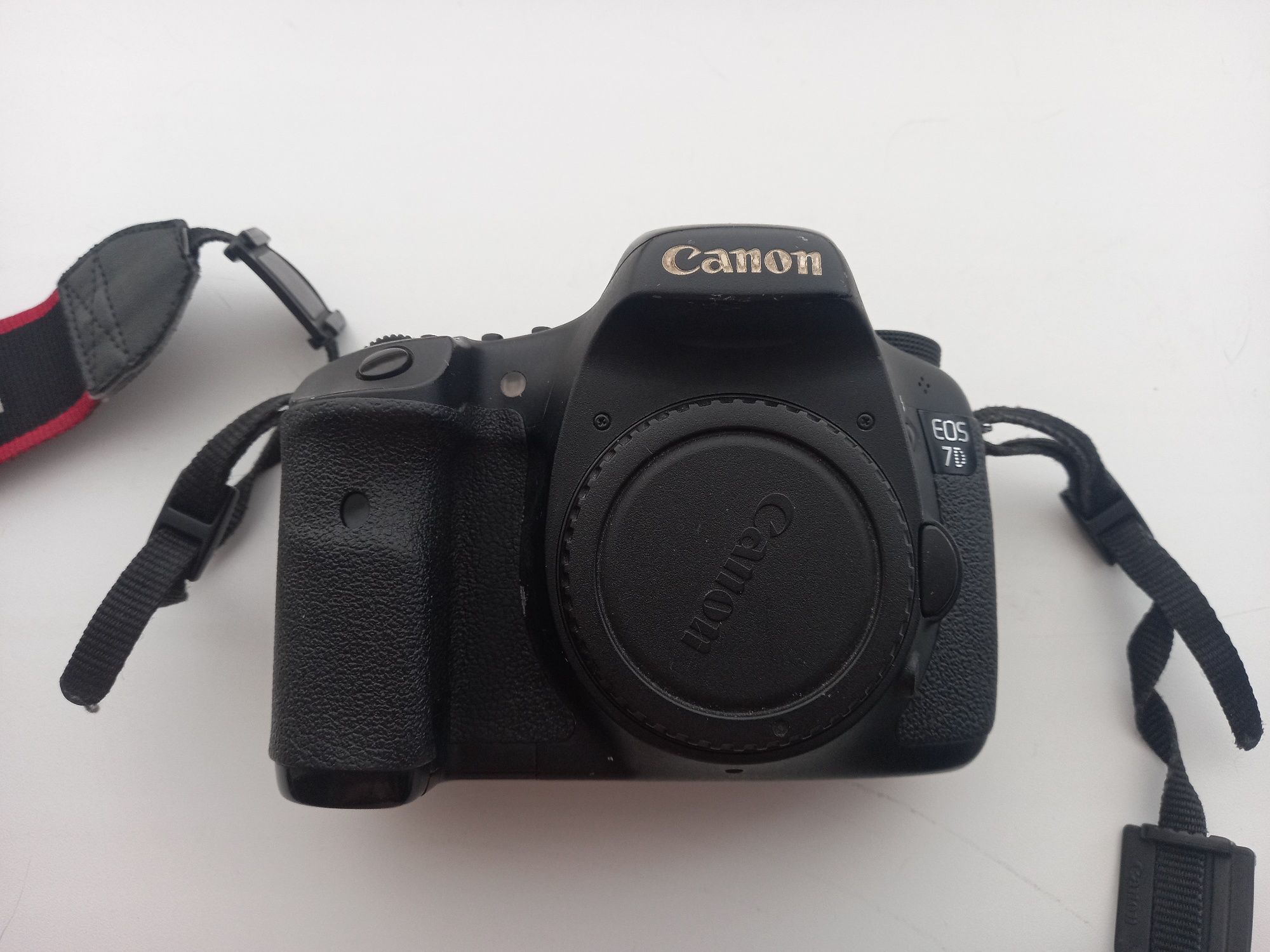 Canon EOS 7D +объектив Canon EF 50mm f/1.4 usm