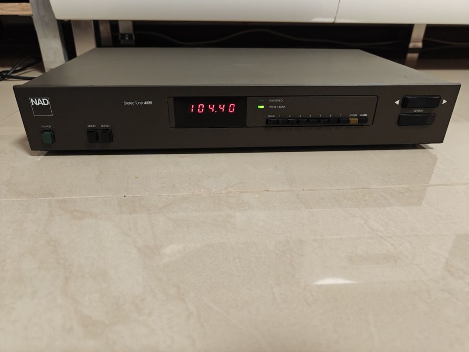Tuner stereo NAD