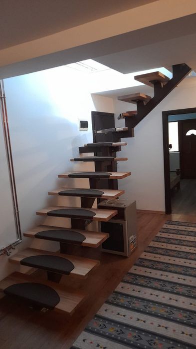 Scări interioare și exterioare.