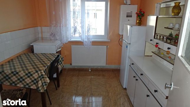 Vand apartament cu 2 camere decomandat in Deva, strada Zamfirescu