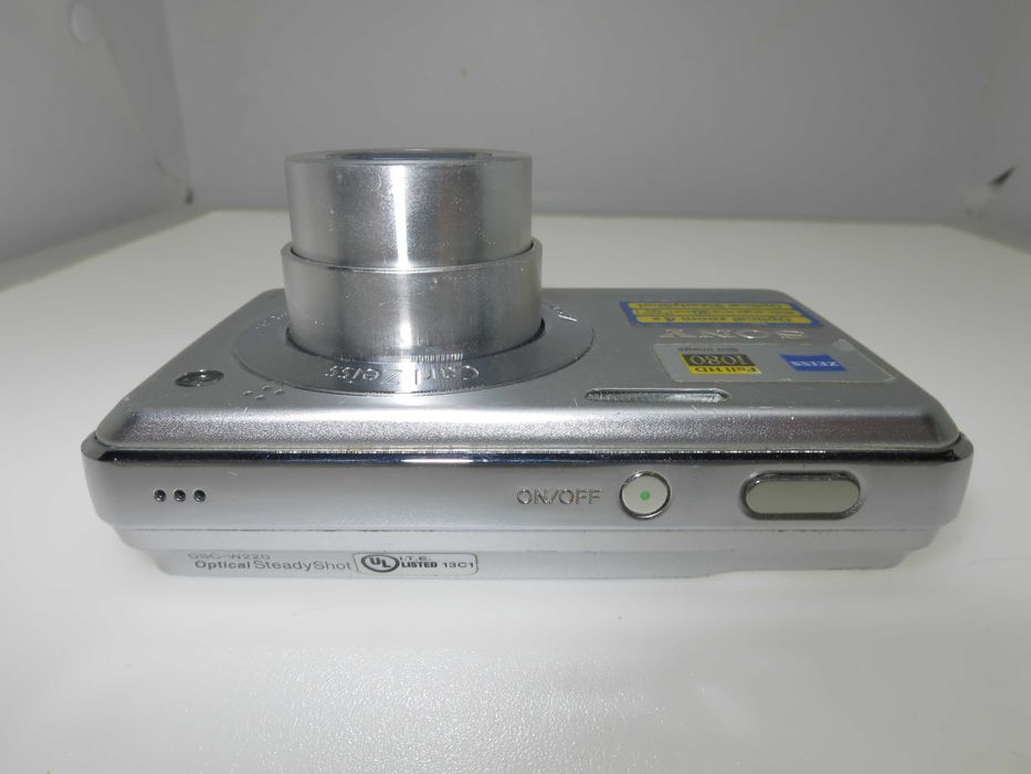 Sony Cyber-shot W220 компактен фотоапарат, комплект камера и зарядно