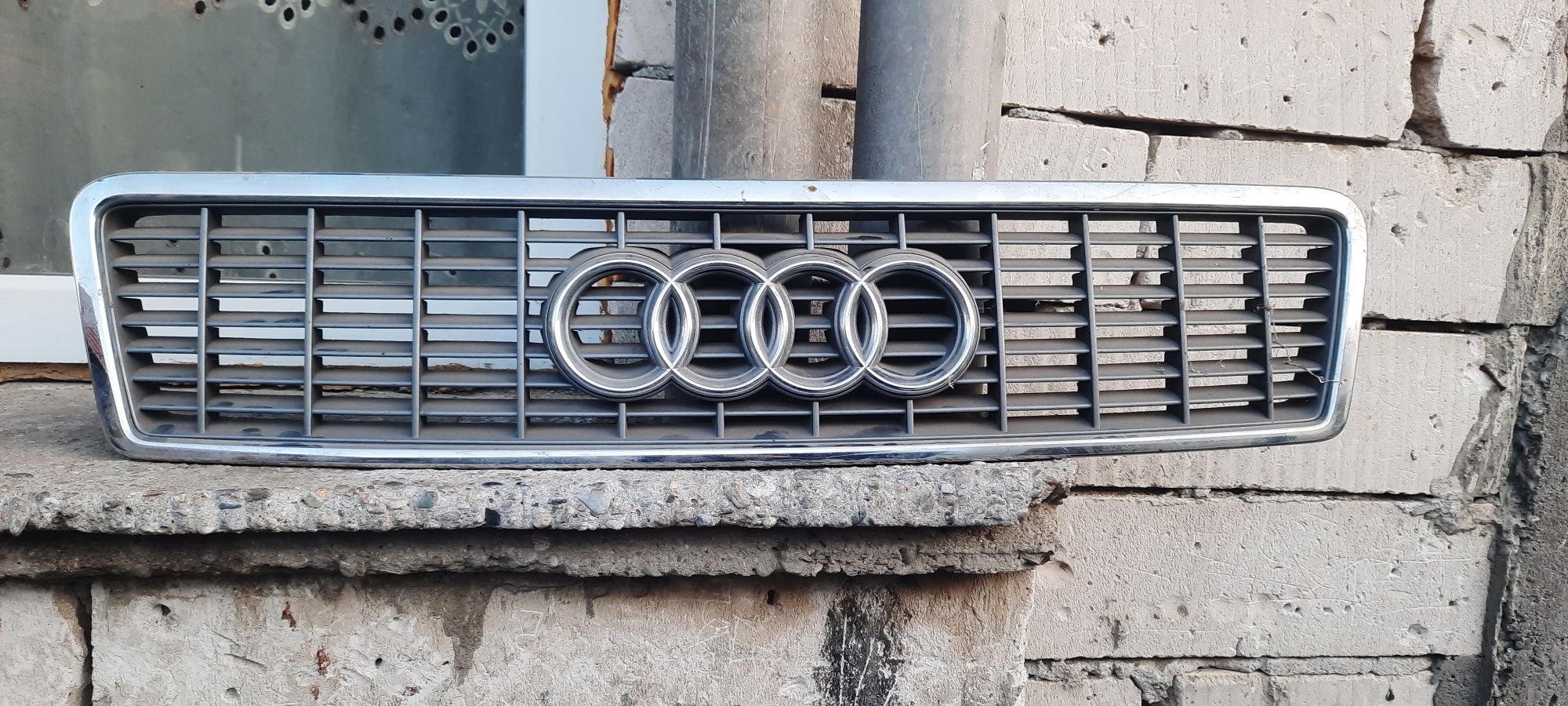 Vând faruri de audi b8 din 2009 și grila