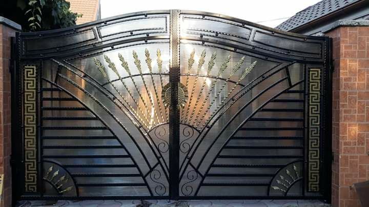 Porti, garduri si balcoane din fier forjat