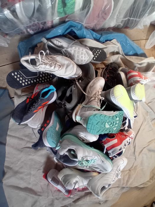 Vand un lot de adidasi second hand!