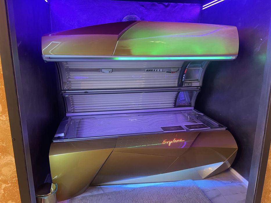 3 Aparate de bronzat :1 MegaSun Space 3000,2 Esprit 770