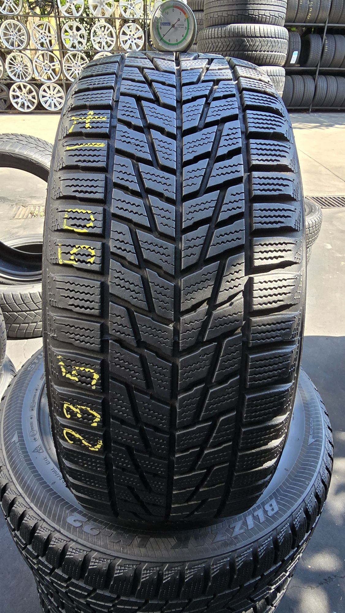 4 anvelope iarnă Bridgestone 235/50/17 -transport gratuit