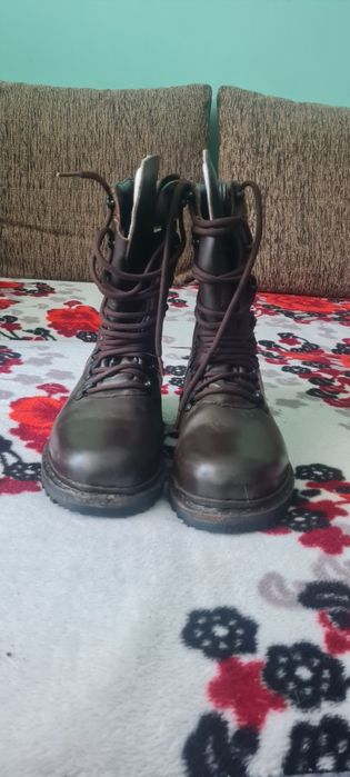 Vând bocanci de iarna