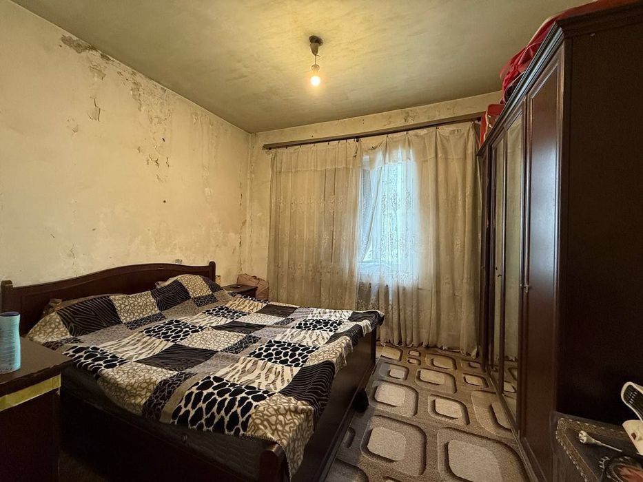 3 комнатная на Юнусабаде 3 квартале на 9 этаже 9 этажного дома