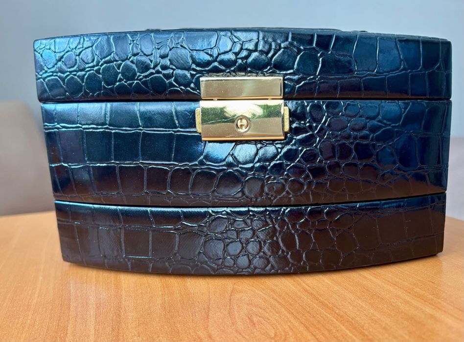 Кутия за бижута на три нива