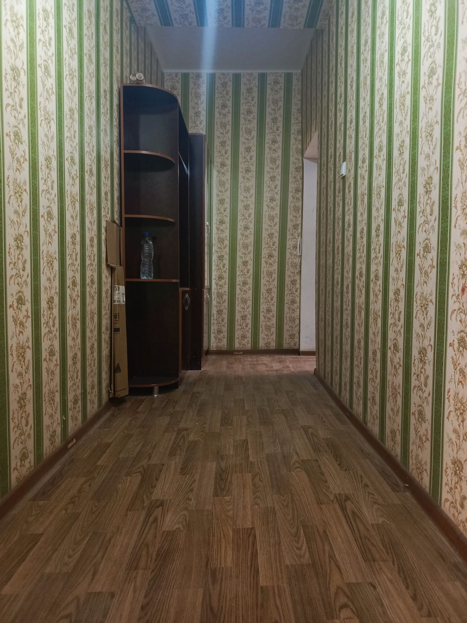 Yangi bozor yonida kvartira sotiladi