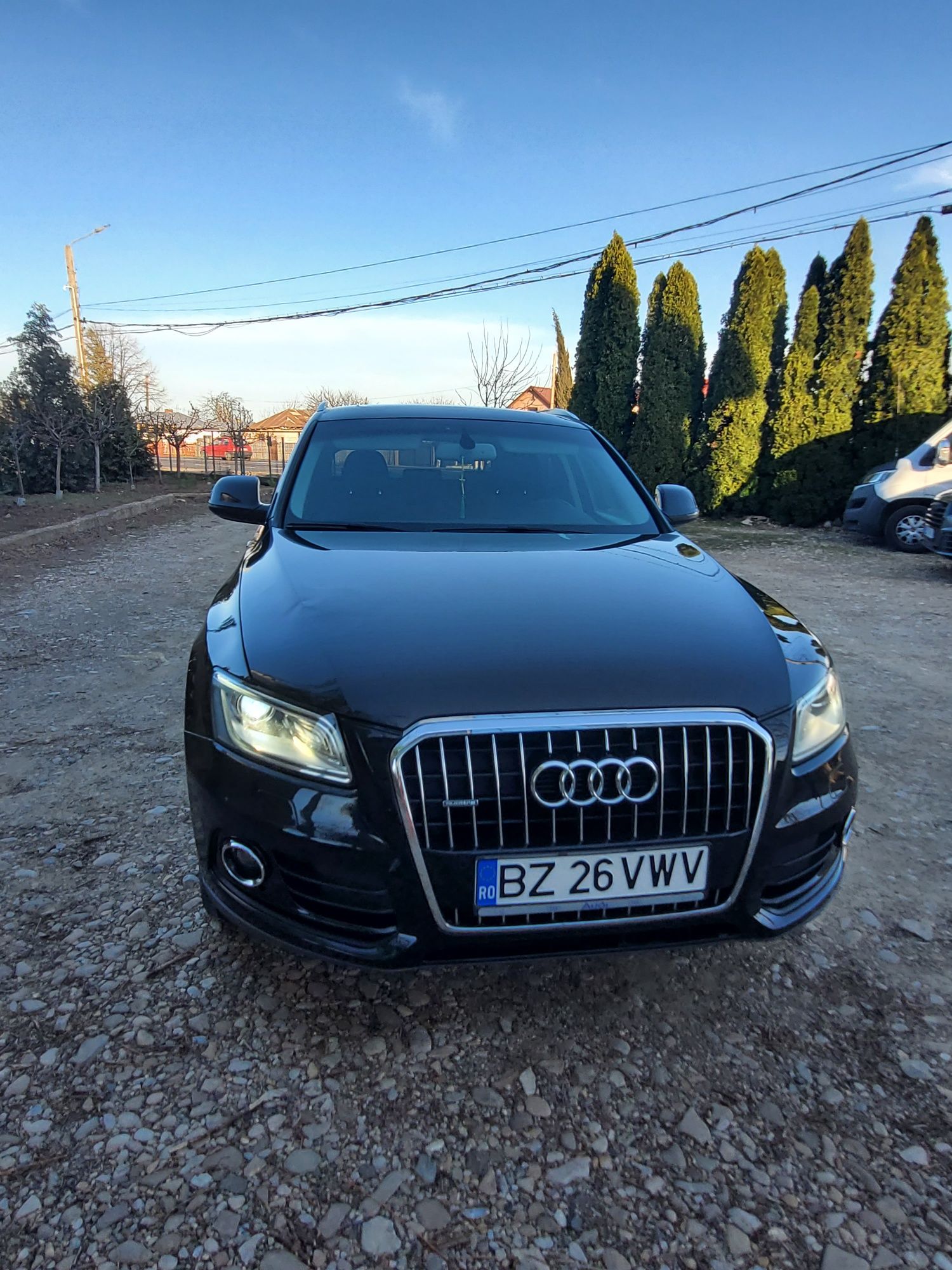 Vând Audi Q5 mașină îngrijită