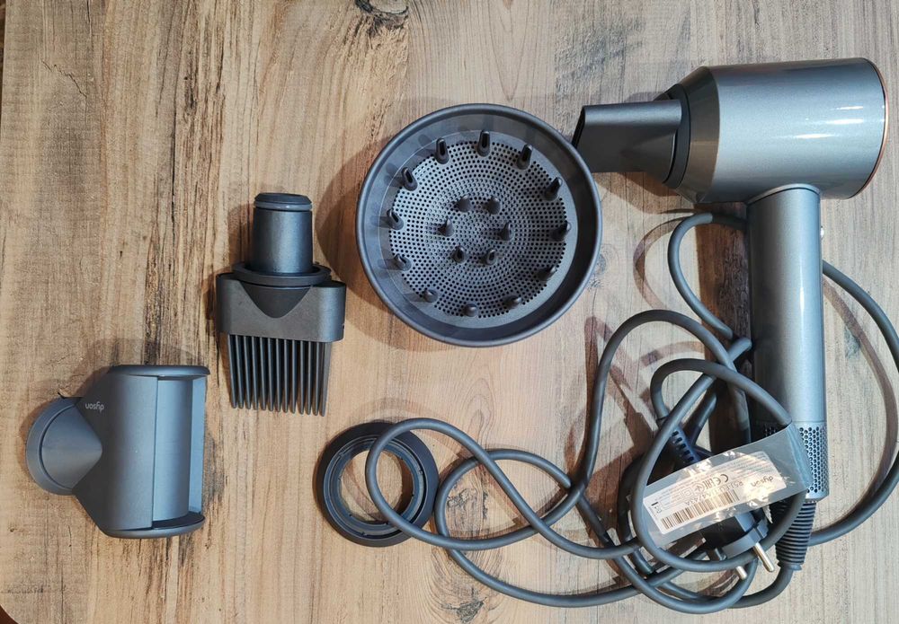 Vând Uscator de par Dyson Supersonic