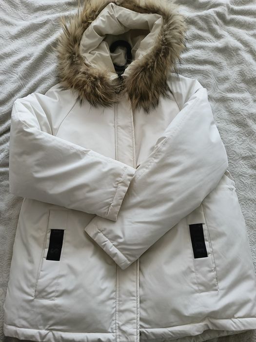 Продам парку носила 1сезон покупала за 25000.