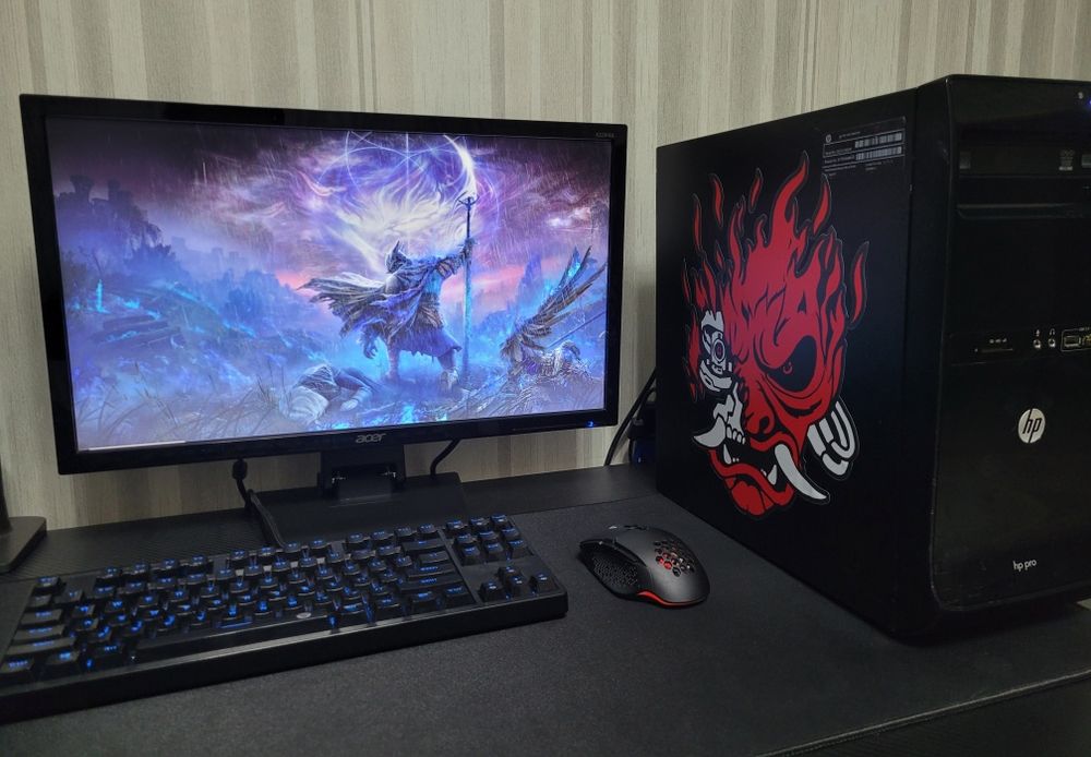 Игровой компьютер в комплекте (пк, монитор, клавиатура и мышь)