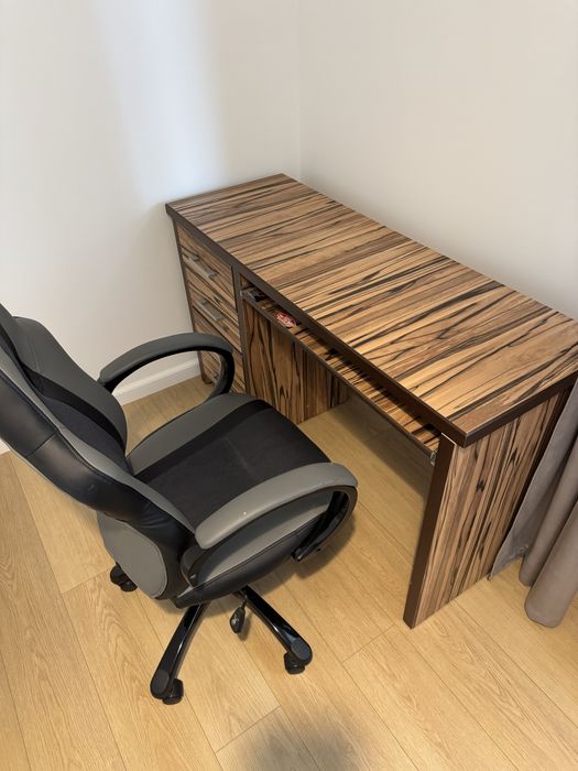 Set dormitor cu pat , saltea , noptiera , birou , scaun si comoda