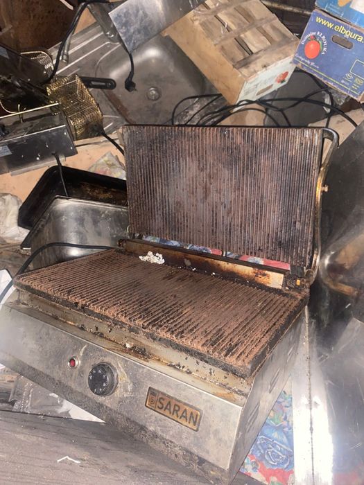 Продам турецкий тостер, 2 стола нержавейки притюрница 2 шт