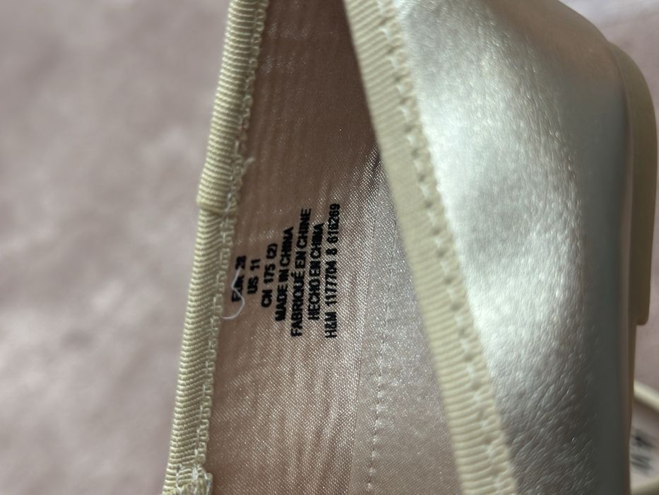 Златисти пантофки HM 28 номер