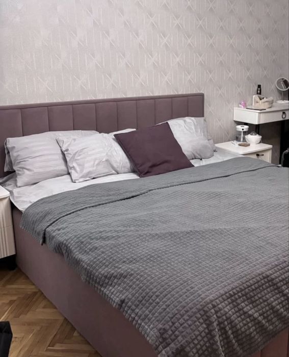 Двуспальная кровать  с тумбами