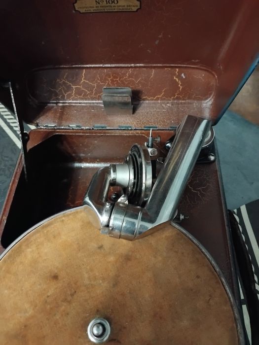 Superb patefon, gramofon COLUMBIA, fabricat în ANGLIA în anul 1924.