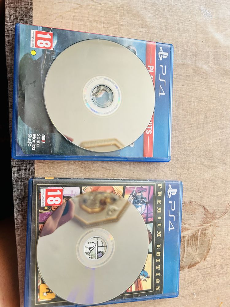 Продавам gta 5,god of war