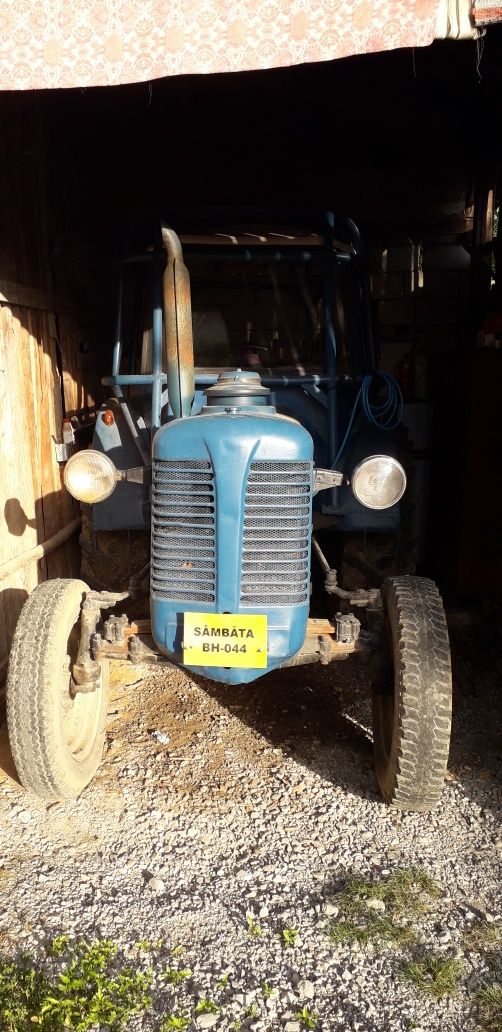 De vanzare tractor Zetor