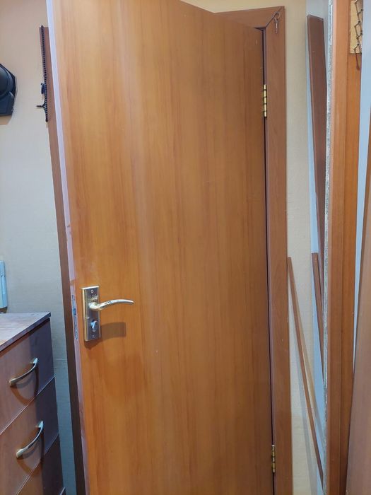Продам дверь б/у