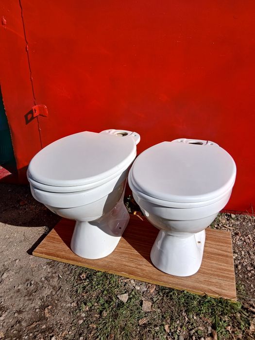 Б/у унитазы для стройки, бачки и крышки от бачков.