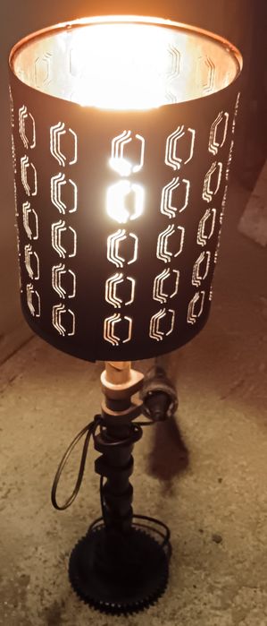 Lampă de birou, ambientala, veioza, artizanala, cu piciorul din ax cu