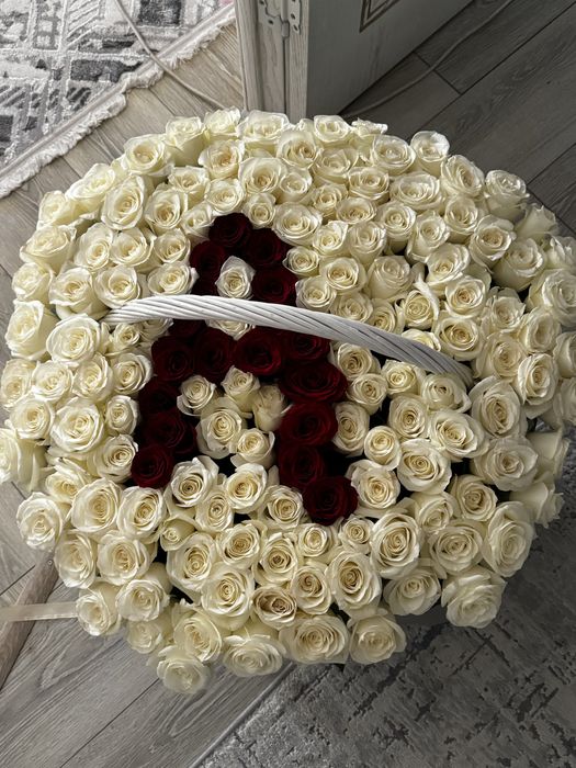 букет в огромной корзине