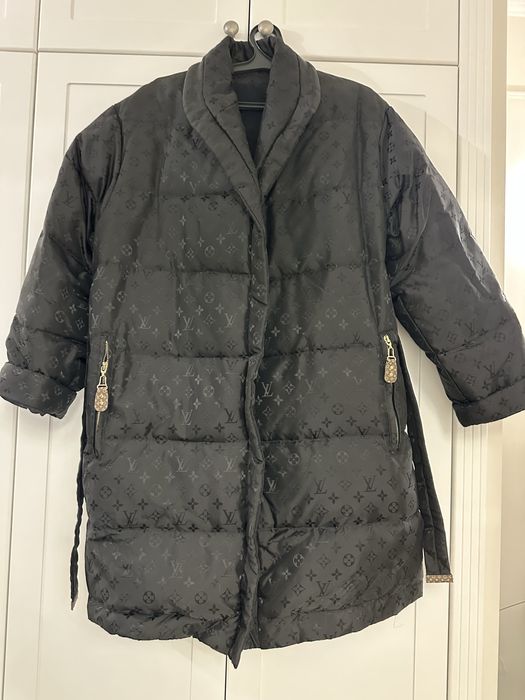 Продаю зимнюю куртку