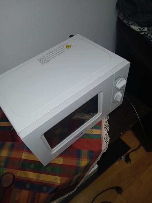 Vând cuptor cu microunde