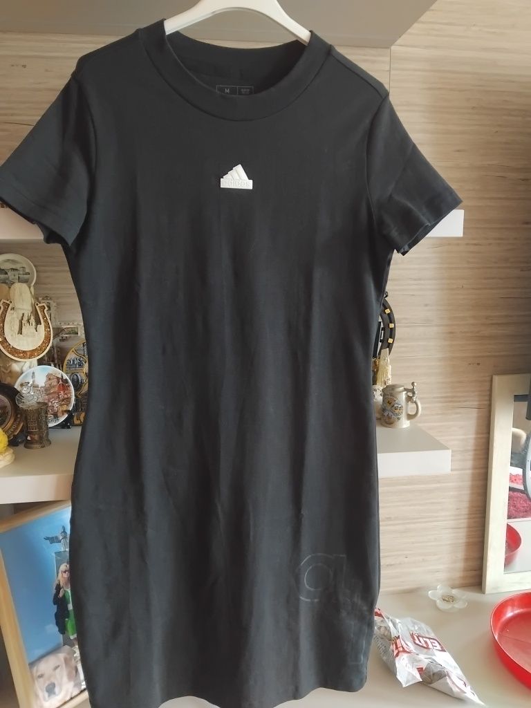 Adidas черна рокля .
