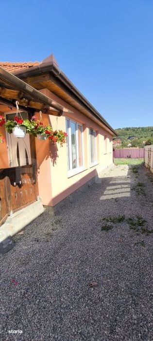Casa cu 3 camere si teren in suprafata de 2000 mp