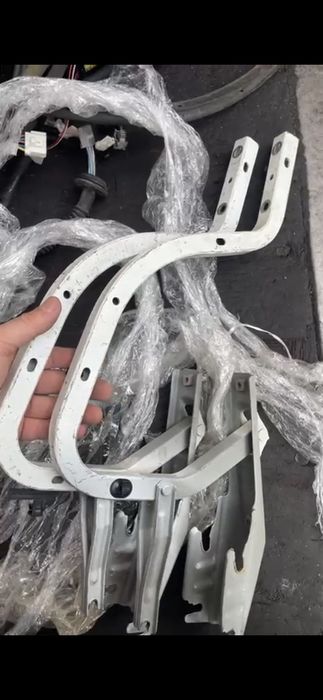 Петли от крышки  багажника от камри 40