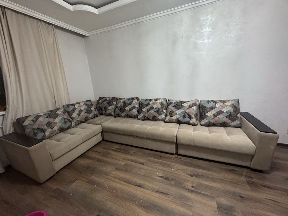 Диван 3,5 м. В хорошем состоянии продам 70000