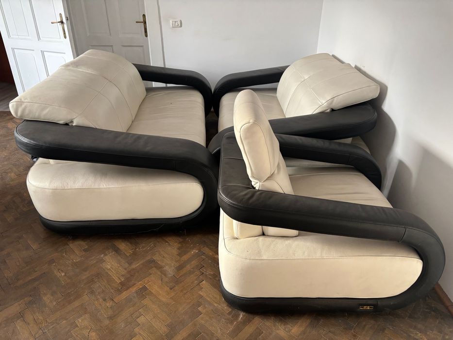 Vând canapele 3,2,1,impecabile.Pret 3000 de lei cu transport propriu.