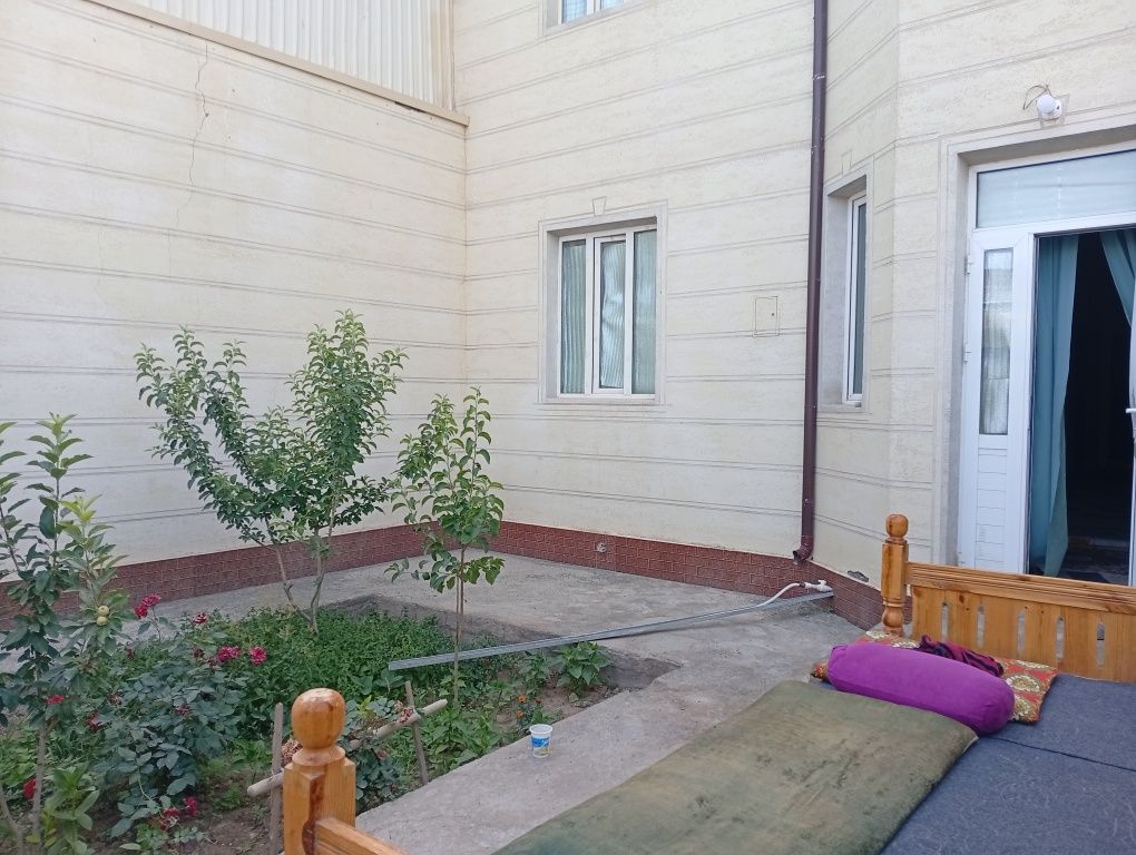 Бўрон заправка ёнида Ҳовли жой 200 м. кв.
