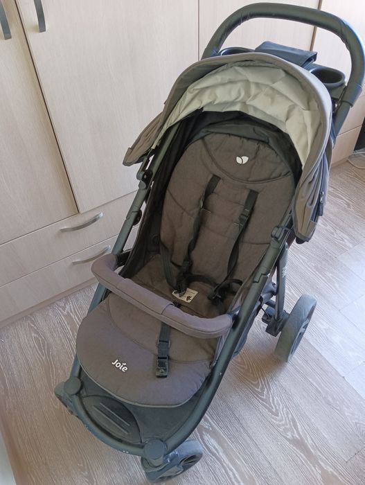 Продам коляску joie