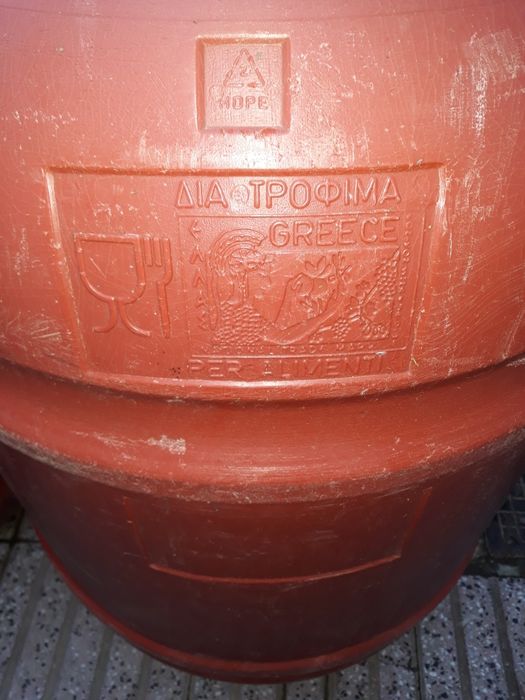 Butoaie plastic foarte groase cu capac cu filet și garnitură preț 100