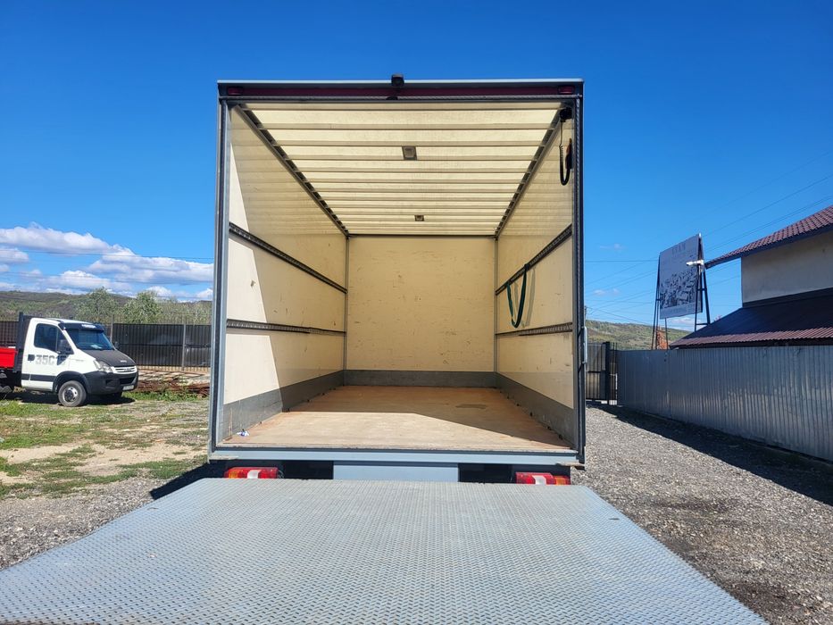 Mercedes-Benz Atego     
Lift hidraulic
Masa maximă admisă 7490 kg
Anu