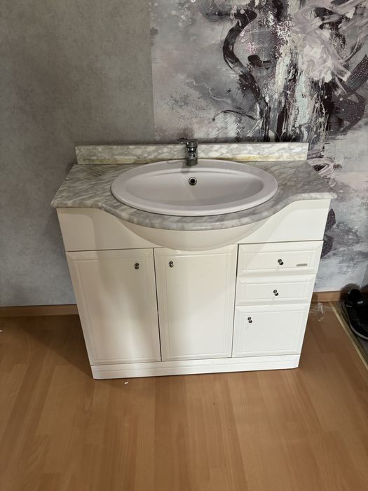 Продам умывальник столешница гранит