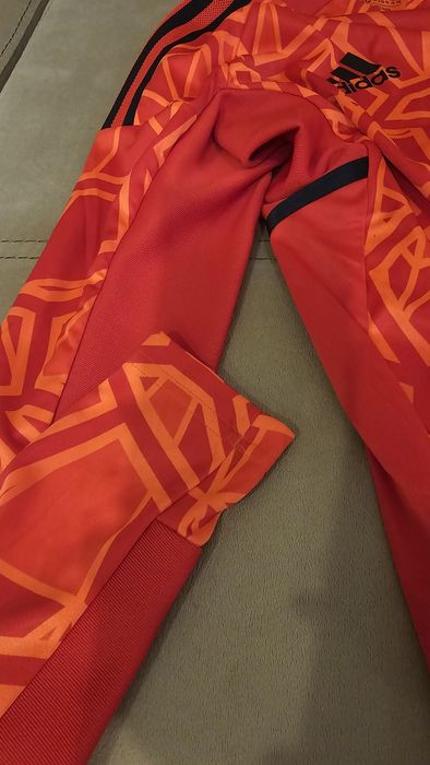 Горница на Adidas