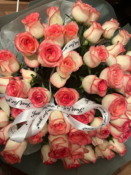 Роза гүл сатылады біреуі. 51. Штк екіншісі 25. Штк