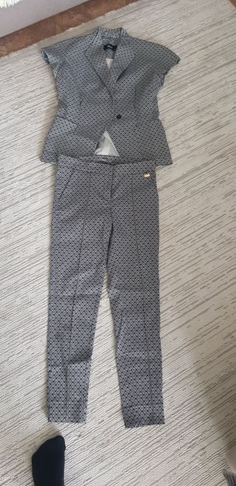 Продам брючный костюм