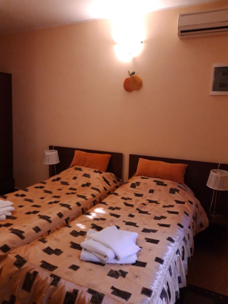 Vand pensiune 250 mp cu 10 camere zona Faleza Nord Constanta