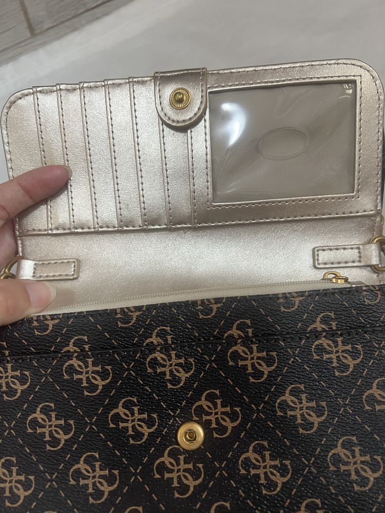 Оригинална чанта guess